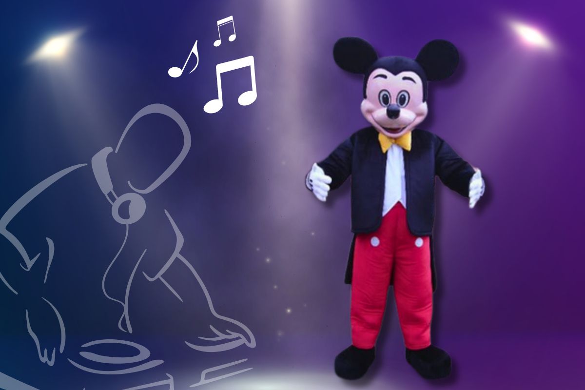 You are currently viewing Delight Your Guests with a Mickey Mouse Costume Artist